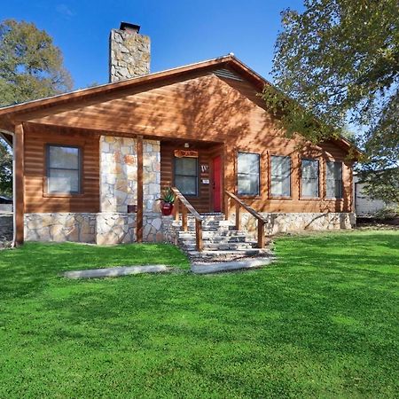 Wimberley Log Cabins Resort And Suites- The Oak Lodge Esterno foto