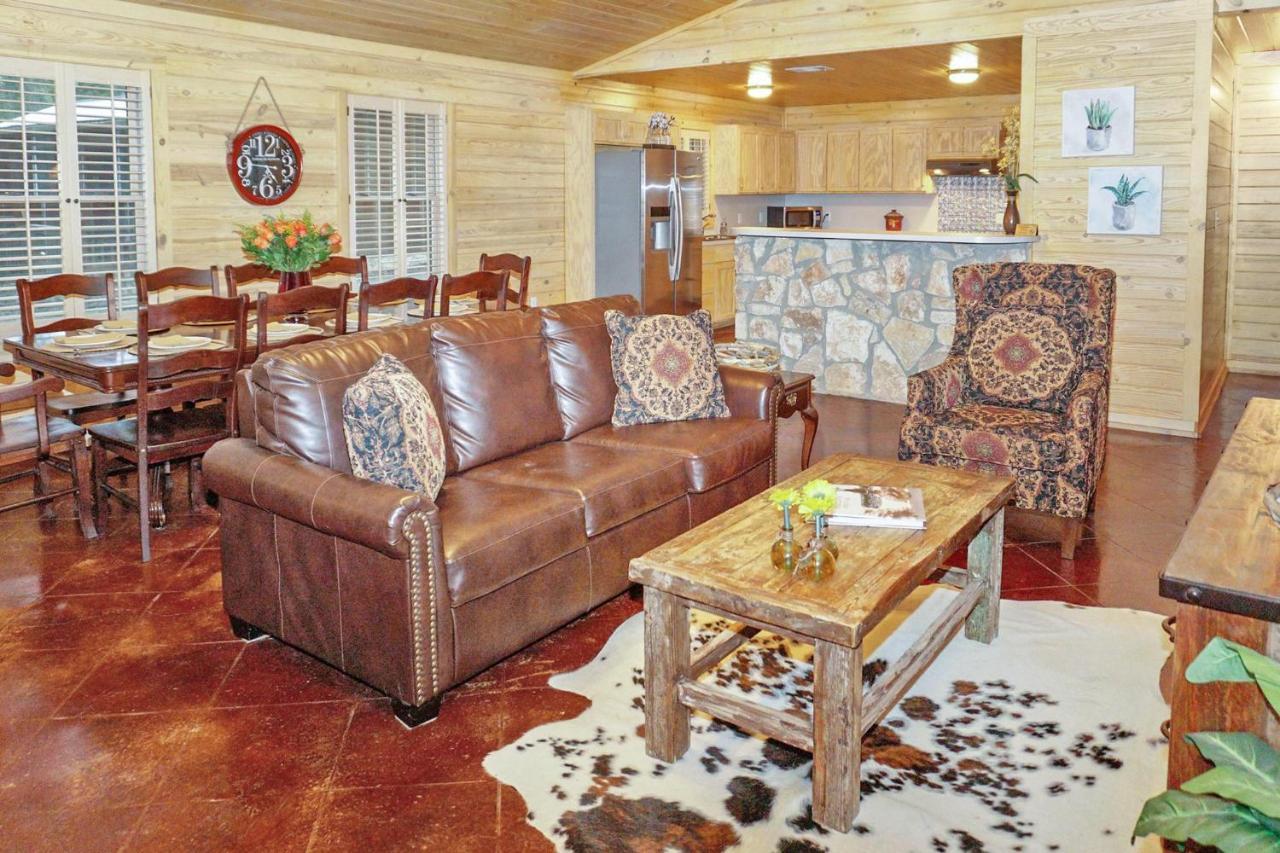 Wimberley Log Cabins Resort And Suites- The Oak Lodge Esterno foto