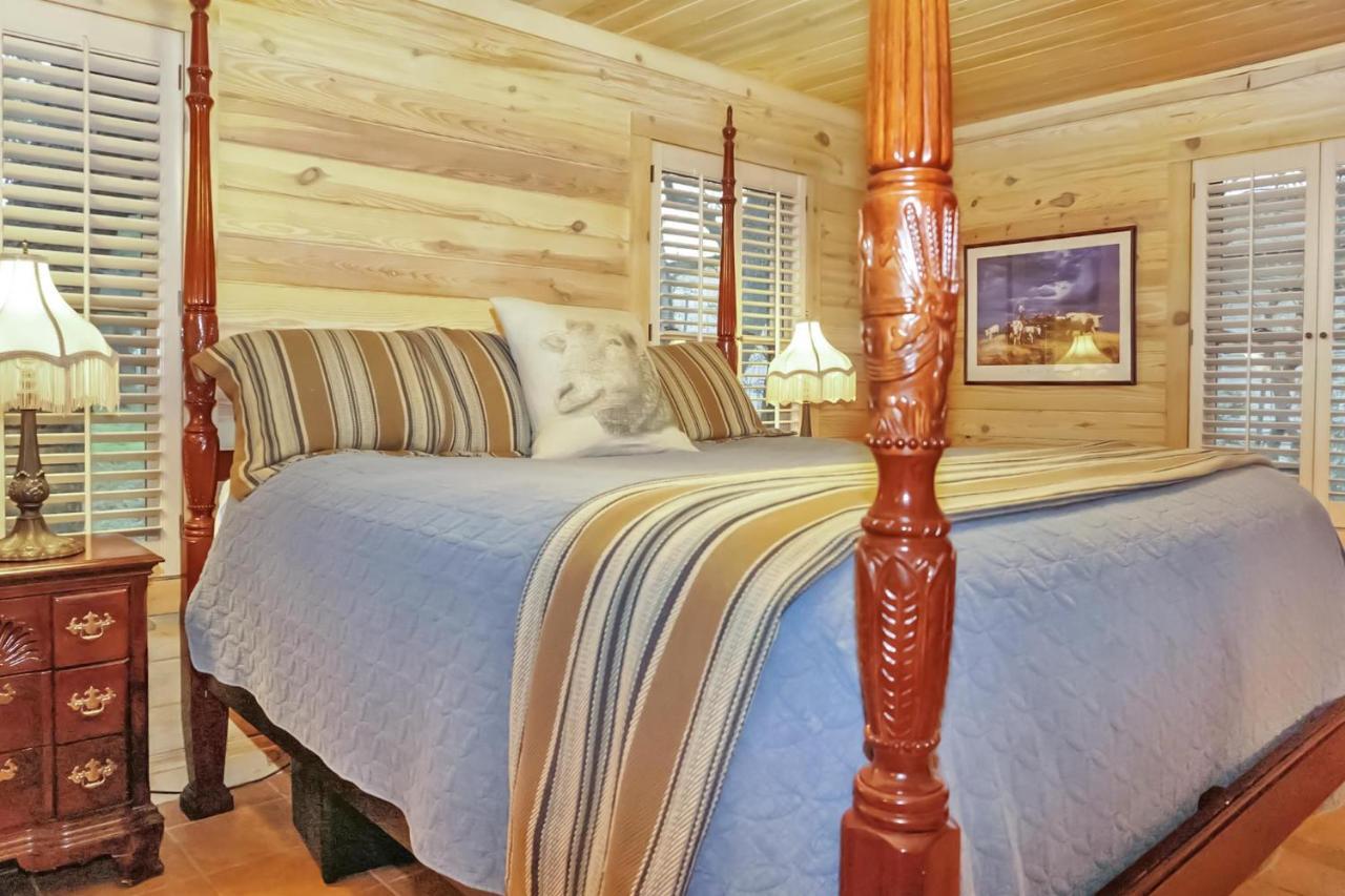 Wimberley Log Cabins Resort And Suites- The Oak Lodge Esterno foto