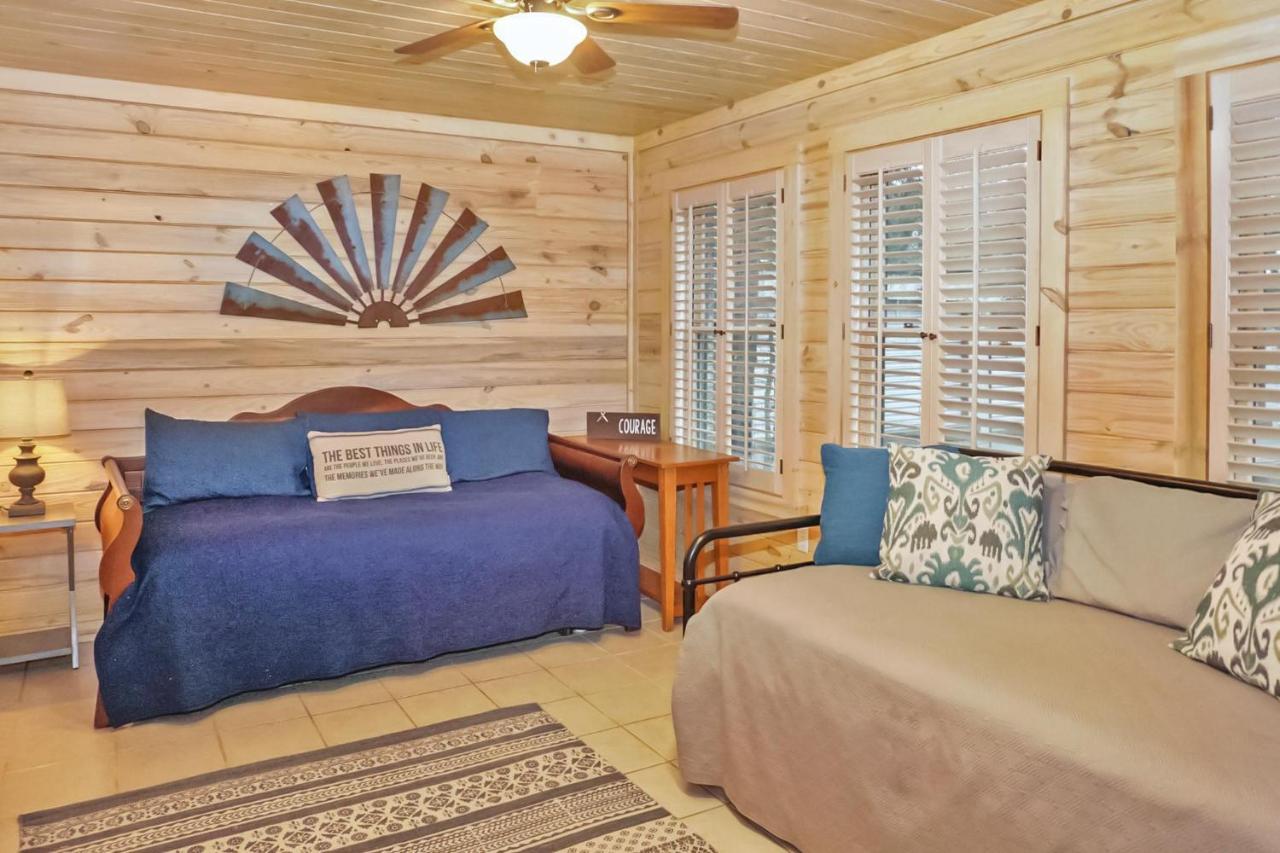 Wimberley Log Cabins Resort And Suites- The Oak Lodge Esterno foto