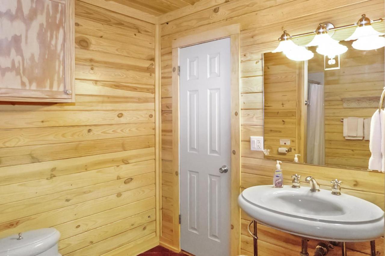 Wimberley Log Cabins Resort And Suites- The Oak Lodge Esterno foto