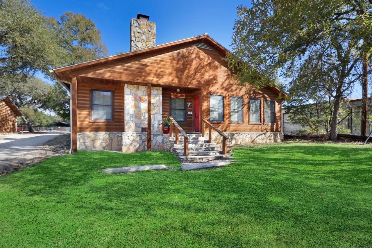 Wimberley Log Cabins Resort And Suites- The Oak Lodge Esterno foto